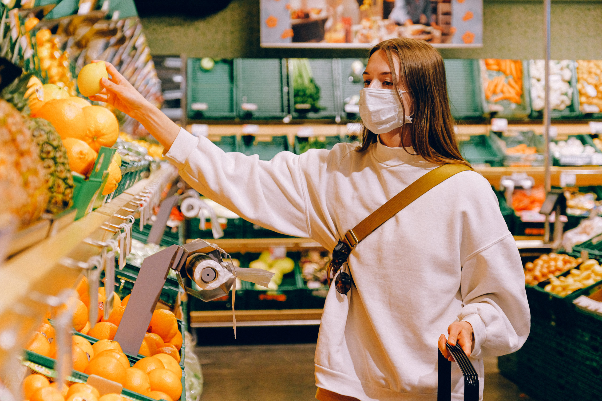 woman-wearing-mask-in-supermarket-3962293