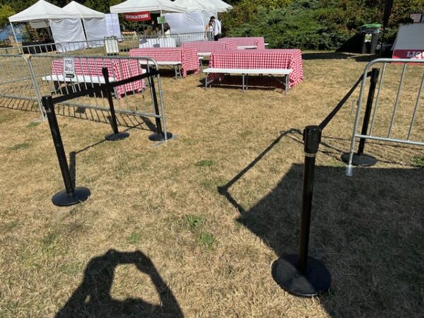 retracable stanchion